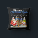 Happy Chrismukkah Jüdische Weihnachtszeit Hanukkah Kissen<br><div class="desc">Weihnachtsjunge Kinder Kinder Jugendliche Männer. Funny Spaß Grafik Tee Kostüme für diejenigen,  die glauben an Weihnachtsmann,  Liebe Hirsch,  Rentier,  Elf,  Elfen,  Gesang Songs,  Party Dekoration,  Baum,  Hut,  Socken Dieses Weihnachtstee mit Grafik ist ein großes Weihnachtsgeschenk</div>