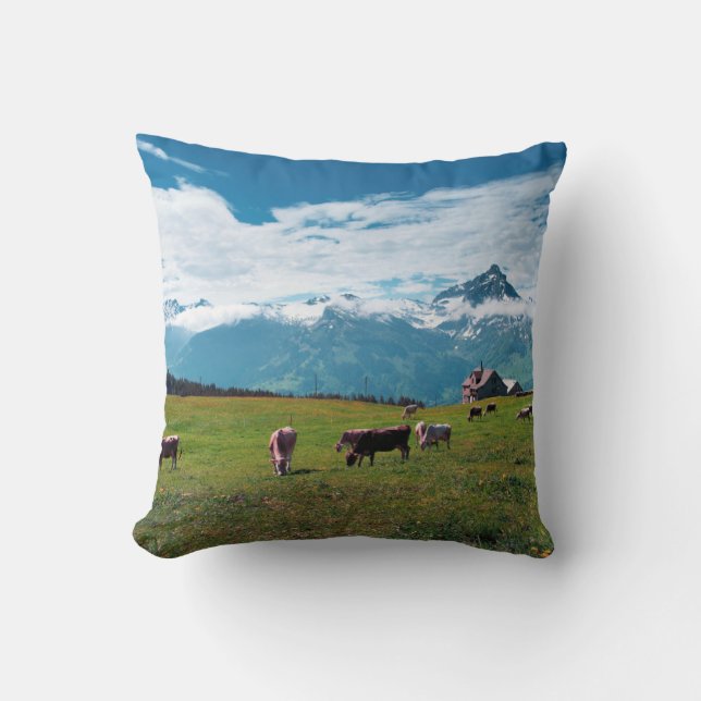 Happy Cows on Farm in Switzerland Kissen (Vorderseite)