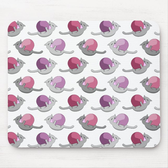 Happy Cute Cats Playing with Balls Pattern Mousepad (Vorne)
