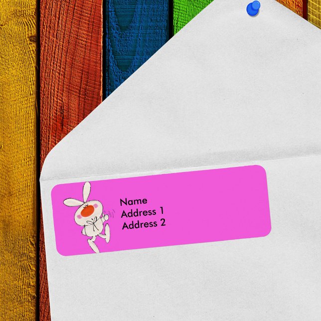 Happy Dancing Niedliches Weißes Kaninchen (Cartoon white bunny thumbs up sign bow tie on bright pink return address labels.)