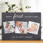 Happy First Vatertag Custom 3 Foto New Dad Fotoplatte<br><div class="desc">Überraschen Sie Papa diesen Tag mit einer personalisierten 3-Foto-Plakette. "Happy FIRST Vathers Day" Personalisieren Sie diese Papa-Plakette mit Lieblings-Fotos, Nachricht und Namen. Besuchen Sie unsere Kollektion für die Tagesgeschenke und die personalisierten Papa-Geschenke. COPYRIGHT © 2020 Judy Burrows, Black Dog Art - Alle Rechte vorbehalten. Happy First Vatertag Custom 3 Foto...</div>