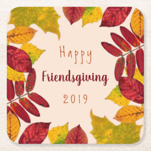 Happy Friendsgiving mit farbigen Blättern im Herb Rechteckiger Pappuntersetzer