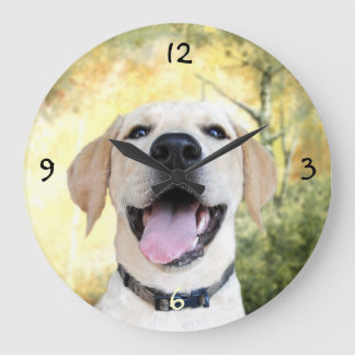 Happy Gelbe Labrador Große Wanduhr