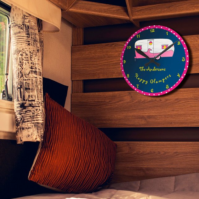 Happy Glamper Pink Vintager Ham Trailer Runde Wanduhr (Von Creator hochgeladen)