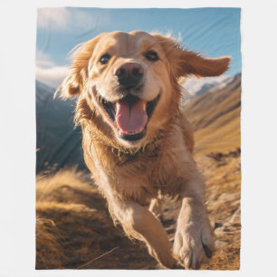 Happy Golden Retriever Running Fleecedecke
