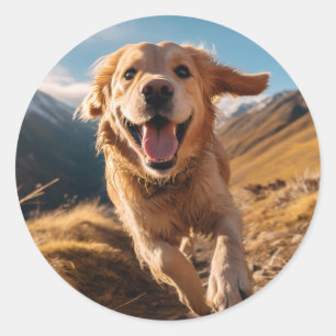 Happy Golden Retriever Running Runder Aufkleber