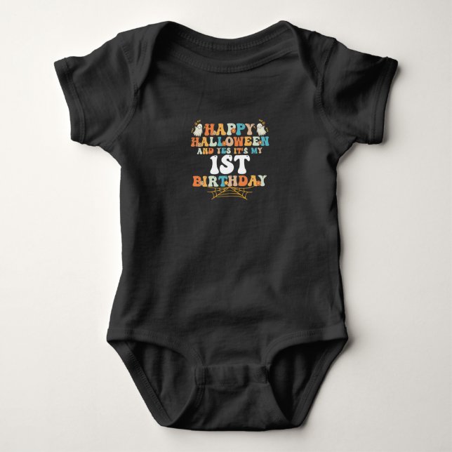 Happy Halloween And Yes It's My 1st Birthday Baby Strampler (Vorderseite)