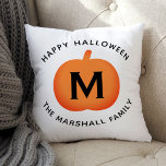 Happy Halloween Orange Pumpkin Custom Initial Kissen<br><div class="desc">Herbstkissen mit orangefarbenem Kürbis mit weißem,  individuellem Monogramm-Initial und moderner "Happy Halloween"-Formulierung mit personalisiertem Familiennamen. Zwei Kissen in Orange,  Schwarz und Weiß.</div>