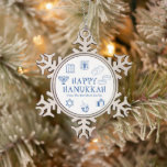 Happy Hanukkah blauer individuelle Name bevorzugt Schneeflocken Zinn-Ornament<br><div class="desc">Happy Hanukkah,  individuelles Familienname Geschenk für Urlaub Snowflake Pewter Weihnachtsschmuck. Happy Hanukkah,  Happy Chanukah,  Hanukkah Sameach!,  Chag Sameach!,  Chag Urim Sameach! Blau und Weiß</div>