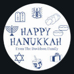 Happy Hanukkah Blauer individuelle Name Gunst Runder Aufkleber<br><div class="desc">Happy Hanukkah,  passen Sie das Familiennamensgeschenk für Aufkleber Happy Hanukkah,  Happy Chanukah,  Hanukkah Sameach!,  Chag Sameach!,  Chag Urim Sameach! Blau und weiß</div>