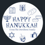 Happy Hanukkah Blauer individuelle Name Gunst Runder Aufkleber<br><div class="desc">Happy Hanukkah,  passen Sie das Familiennamensgeschenk für Aufkleber Happy Hanukkah,  Happy Chanukah,  Hanukkah Sameach!,  Chag Sameach!,  Chag Urim Sameach! Blau und weiß</div>