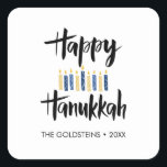 Happy Hanukkah Candles blau gelben Sonderurlaub Quadratischer Aufkleber<br><div class="desc">Siegel Sie Hanukkah Mailing oder Ihr Geschenk für den Urlaub mit diesen lustigen Aufklebern mit "Happy Hanukkah" in modernen gebürsteten Typografie und eine Dekoration von Kerzen in gelb und blau. Fügen Sie mithilfe der Vorlage Ihren Namen oder Ihre Nachricht hinzu</div>