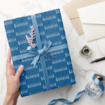Happy Hanukkah Candles Geschenkpapier<br><div class="desc">Eine Menorah wird mithilfe von Typografie auf Hanukkah Packpapier gerendert. Das Wort "glücklich" dient auf seiner Seite als Shamash, während die anderen Buchstaben, die "Hanukkah" ausdrücken, als acht Hanukkah-Kerzen dienen. Ideal zum Umhüllen von Hanukkah Geschenke oder Gefallen. Erhältlich in alternativen Farben mit passenden Produkten.</div>