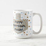 Happy Hanukkah/Chanukah Blue/Brown Star Tasse<br><div class="desc">Happy Chanukah/Hanukkah Blue/Brown, Star Tasse. Die Tasse für Chanukah/Hanukkah-Geschenkspenden. Löschen Sie "Happy Hanukkah, Daddy! Viel Liebe, Amy, Jason, Sammy und Julia" und ersetzen Sie mit Ihren Worten. Passen Sie Ihren Schriftart mit Stil, Größe, Farbe und Wortlaut an, um die Tasse zu personalisieren! Genießen und glücklich Chanukah/Hanukkah! Danke, dass ihr angehalten...</div>