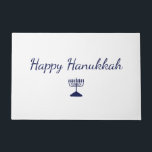 Happy Hanukkah einfache Hand Drawn Blue Menorah Fußmatte<br><div class="desc">Happy Hanukkah Türmchen,  mit einer blauen Hand gezeichnet und Skript-Design. Mit der anpassbaren Typografie-Schrift können Sie Ihren eigenen Text hinzufügen. Ein lustiger Wohngestaltung-Gegenstand im Freien mit saisonaler Touch.</div>