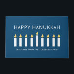 Happy Hanukkah| Einfache und moderne Kerzengrüße Fußmatte<br><div class="desc">Das ist ein einfaches,  minimalistisches und modernes Design der Menorah oder Tempelcandlesticks.</div>