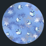Happy Hanukkah Falling Star und Dreidels Runder Aufkleber<br><div class="desc">Sie sehen die Lee Hiller Design Collection. Bekleidung,  Geschenke & Sammlerstücke Lee Hiller Fotografie oder Digital Art Collection. Sie können ihre Naturfotografie unter http://HikeOurPlanet.com/ ansehen und ihrem Wanderblog im Hot Springs Nationalpark folgen.</div>