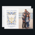 Happy Hanukkah Festivals Wasserfarbe Menorah Foto Feiertagskarte<br><div class="desc">Happy Hanukka! Senden Sie Hanukkah Grüße an Familie und Freunde mit dieser eleganten Foto-Flachkarte. Es verfügt über Aquarelltöne Menorah und elegantes Kränzfolien in einer raffinierten Palette von Gold, hellblau und Marineblau. Passen Sie die Karte mit Ihrem hochgeschätzten vertikalen Foto und zwei Textzeilen an, um Ihren Urlaubswünschen eine persönliche Touch hinzuzufügen....</div>