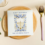 Happy Hanukkah Festive Watercolor Menorah FOLIAGE Serviette<br><div class="desc">Fügen Sie Ihrem Hanukkah-Tisch eine persönliche Touch mit diesen eleganten,  blumengeschmückten Servietten in Aquarell Menorah,  die mit elegantem Weizenblättern in einer raffinierten Goldpalette,  hellblau und marineblau mit zwei Textzeilen versehen sind.</div>