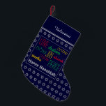 HAPPY HANUKKAH Hebrew Liebe Joy Peace DARK BLUE Kleiner Weihnachtsstrumpf<br><div class="desc">Dunkelblauer HAPPY HANUKKAH Strumpf mit silberfarbenem Star of David pattern und LIEBE JOY PEACE geschrieben in Englisch und Hebräisch. Der Platzhalter Gruß und Name sind individuell einstellbar, sodass Sie Ihren Namen hinzufügen oder den Gruß ändern können. Das gleiche Design auf der Rückseite. Ideal, um Ihre kleinen Geschenke zu präsentieren. Auch...</div>