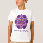 Happy Hanukkah lila1 T-Shirt<br><div class="desc">Happy Hanukkah in lila Tönen mit gelben Menorah und Davids Stern im Hintergrund. Bunte Kerzen. Gut als Geschenk. Herzlichen Glückwunsch Hanukkah!</div>