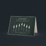 Happy Hanukkah Menorah Candles Blank Feiertagskarte<br><div class="desc">Diese 7" x 5" gefalteten Hanukkah-Grußkarten verfügen über einen Platzhalter für einen Familiennamen und ein Jahr. Das Design ist neun handgezeichnete Menorahkerzen mit dem Gruß "Happy Hanukkah". Die Innenseite ist leer.</div>