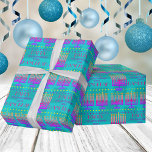 Happy Hanukkah Menorah farbenfrohe türkisfarbene M Geschenkpapier<br><div class="desc">Persönlich dieses Happy Hanukkah Packpapier in farbenfroh türkisblau mit Ihrem Namen für ein wirklich einzigartiges Geschenk für Ihre Festspiele der Lichter. Ideal für Groß und Klein, ein buntes Menorahs-Muster mit den traditionellen 9 Kerzen, die in lebhaften Farbtönen lila, heiß, rosa, pfirsichfarben und gelb schattet, ist auf einem hellen türkisblauen Hintergrund...</div>