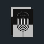 Happy Hanukkah Modern Menorah Candle Black & Grau Feiertagskarte<br><div class="desc">Happy Hanukkah, senden Sie Ihre Hanukkah Wünsche an Ihre Familie und Freunde mit unserer schönen und modernen personalisierbaren Urlaubskarte. Unser Design zeichnet sich durch unsere moderne Menorah-Kerze aus. Die Farbpalette ist modern in Schwarz und Grau gehalten. "Happy Hanukkah" ist in einem modernen Schriftart geschrieben und um die Menorah-Kerze geschlagen. Individuelle...</div>