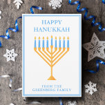Happy Hanukkah Niedliche individuell anpassbare Me Feiertagskarte<br><div class="desc">Niedliche Happy Hanukkah Karte für eine jüdische Familie oder ein Chanukah Party mit Synagoge. Personalisieren Sie Ihre eigenen Nachnamen oder Gruppeninformationen in blau unter der hübschen blauen Menorah.</div>