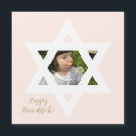 Happy Hanukkah Pink Niedlich Ein Foto Magnetkarte<br><div class="desc">Eleganter hellrosa Hintergrund. Personalisieren Sie es mit einem beliebten Foto, und passen Sie es mit einer persönlichen Nachricht und Signoff an.</div>
