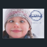 Happy Hanukkah Snow Bubbles Holiday Foto Card Feiertagskarte<br><div class="desc">Die stilvolle und niedliche Happy Hanukkah Snow Bubbles Holiday Foto Card ist perfekt für alle Ihre Freunde und Familie in dieser Feriensaison. Passen Sie den Text mit Ihrem Familiennamen und dem Jahr an und tauschen Sie das Bild gegen ein Foto Ihrer Kinder,  Haustiere oder der ganzen Familie aus.</div>