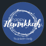 Happy Hanukkah Snow Bubbles Sticker-Geschenk-Tag Runder Aufkleber<br><div class="desc">Niedliche und stilvolle Happy Hanukkah Snow Bubbles Sticker Tag ist perfekt für Ihren Urlaub Geschenk Bedürfnisse. Es gibt andere Produkte,  die wir haben,  die zu diesem Design passen.</div>