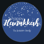 Happy Hanukkah Snow Bubbles Sticker-Geschenk-Tag Runder Aufkleber<br><div class="desc">Niedliche und stilvolle Happy Hanukkah Snow Bubbles Sticker Tag ist perfekt für Ihren Urlaub Geschenk Bedürfnisse. Es gibt andere Produkte,  die wir haben,  die zu diesem Design passen.</div>
