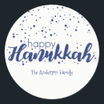 Happy Hanukkah Snow Bubbles Sticker-Geschenk-Tag Runder Aufkleber<br><div class="desc">Niedliche und stilvolle Happy Hanukkah Snow Bubbles Sticker Tag ist perfekt für Ihren Urlaub Geschenk Bedürfnisse. Es gibt andere Produkte,  die wir haben,  die zu diesem Design passen.</div>