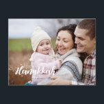 Happy Hanukkah Star des David Foto Postcards Feiertagspostkarte<br><div class="desc">Stilvolle und niedliche Happy Hanukkah Star des David Holiday Foto Postkarten sind perfekt für alle Ihre Freunde und Familie in dieser Feriensaison. Passen Sie den Text mit Ihrem Familiennamen und dem Jahr an und tauschen Sie das Bild gegen ein Foto Ihrer Kinder,  Haustiere oder der ganzen Familie aus.</div>