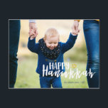 Happy Hanukkah Star des David Foto Postcards Feiertagspostkarte<br><div class="desc">Stilvolle und niedliche Happy Hanukkah Star des David Holiday Foto Postkarten sind perfekt für alle Ihre Freunde und Familie in dieser Feriensaison. Passen Sie den Text mit Ihrem Familiennamen und dem Jahr an und tauschen Sie das Bild gegen ein Foto Ihrer Kinder,  Haustiere oder der ganzen Familie aus.</div>