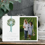 Happy Hanukkah Vintag Chic Watercolor Foto Folien Feiertagskarte<br><div class="desc">Eine Vintage,  elegante Karte für einen individuellen Urlaub. Eine individuell gestaltete Fotokarte,  ideal für Familienurlaub,  Weihnachtskarten für Familie und Freunde. Diese Karte verfügt über einen Aquarellkranz und Silber- oder Goldfolien-Design mit Happy Hanukkah. Passen Sie Ihren Familiennamen,  Fotos und Wörtern an.</div>