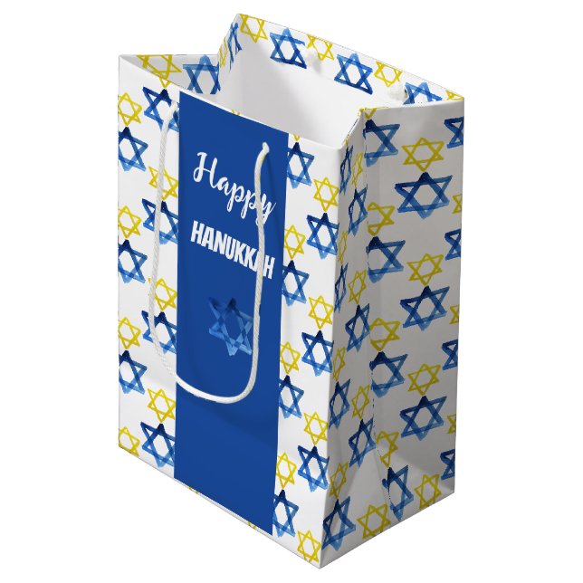 Happy Hanukkah Watercolor David Stars Mittlere Geschenktüte (Vorderseite Schrägansicht)