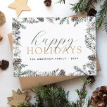 Happy Holidays Christmas Dusty Blue Greenery Holid Feiertagskarte<br><div class="desc">Rustikale Winterfreuden Weihnachten mit Urlaub Dusty Blau,  Grün und Braun,  Kiefernbäume Branchen,  Pinecones und einfache Hintergründe.</div>