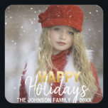 Happy Holidays Christmas Gold Foil | FOTO Quadratischer Aufkleber<br><div class="desc">Personalisieren Sie diese schönen,  exquisiten und modernen Gold,  weißen Weihnachtsfeiertag mit Bild FOTO Grußkarten. GLÜCKLICH in Imitaten Goldfolie. Bearbeiten von Text,  Bild und Namen - Schriftart,  Größe,  Farbe ändern. Perfekte Grußkarten für Familien!</div>