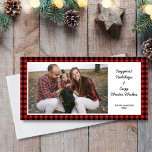Happy Holidays Foto Rustic Buffalo Karo Kariert Feiertagskarte<br><div class="desc">Versenden Sie Urlaubssegmente mit dieser lustigen Karte mit Ihrem Foto,  gerahmt von einem roten und schwarzen Büffel karierte Rahmen. Fügen Sie Ihren benutzerdefinierten Text und Ihre Namen hinzu. Modern und elegant,  aber einfach und gemütlich - eine Karte,  die das Lächeln und den Beifall des Urlaubs garantiert.</div>