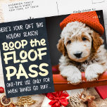 Happy Holidays Moderne Funny Pet Custom Foto Foil Folien Feiertagspostkarte<br><div class="desc">Design besteht aus einem dunklen Hintergrund mit einer witzigen Botschaft — "Hier ist dein Geschenk in dieser Feriensaison... Stell den Floof-Pass auf. Einmal nur für den Fall, dass die Dinge anstrengen.." Um Ihr Foto auszurichten, entfernen Sie die Bildvorlage, indem Sie auf die Schaltfläche Entmasken klicken. Wenn das Foto ausgerichtet ist,...</div>