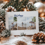 Happy Holidays Modernes Script Minimalistisches Fo Feiertagskarte<br><div class="desc">Happy Holidays,  modernes minimalistisches Typografie-Design,  3 senkrechte zentrierte Fotos,  Urlaubskarte. Features,  modernes blaues Skript "Holidays" und die Koordination der soliden blauen Farbsicherung. Textzeilen für Ihren Namen und das Jahr.</div>