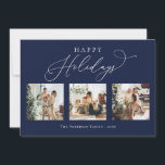 Happy Holidays Navy Blue Multi Foto Collage Feiertagskarte<br><div class="desc">Erschaffen Sie schöne Erinnerungen in dieser Ferienzeit mit dieser Multi-Foto Collage Urlaubskarte. Diese Karte verfügt über ein modernes minimalistisches Skript mit Ihren Lieblings-Fotos auf der Vorderseite und eines auf der Rückseite. Personalisieren Sie diese vollständig anpassbare Karte mit Ihrer Begrüßung,  Nachricht,  Familienname und Jahr.</div>