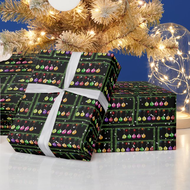 HAPPY HOLIDAYS Ornaments With Garland Geschenkpapier (Feiertage)