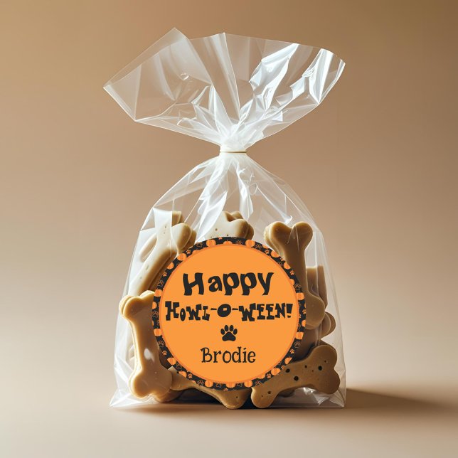 Happy Howl-O-Ween Personalized Dog Halloween Runder Aufkleber (Personalized Happy Howloween stickers for Halloween dog treats or favor bags.)
