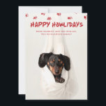 Happy Howlidays | Niedliches Foto für Haustiere We Feiertagskarte<br><div class="desc">Diese niedliche und lustige Urlaubskarte sagt "Happy Howlidays" in einem modernen,  roten Schriftart und zeigt das Foto Ihres Haustierhundes mit roten Pfoten und Streifen auf der Rückseite. Der perfekte,  stilvolle Weg,  um allen ein frohes Weihnachtsfest zu wünschen!</div>