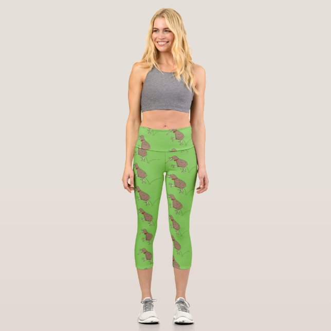 Happy Jumping Kiwi mit Bug-Krawatte Cartoon Design Capri Leggings (Vorderseite)