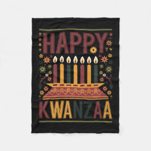Happy Kwanzaa Celebration Kinara Kerzen und Blumen Fleecedecke
