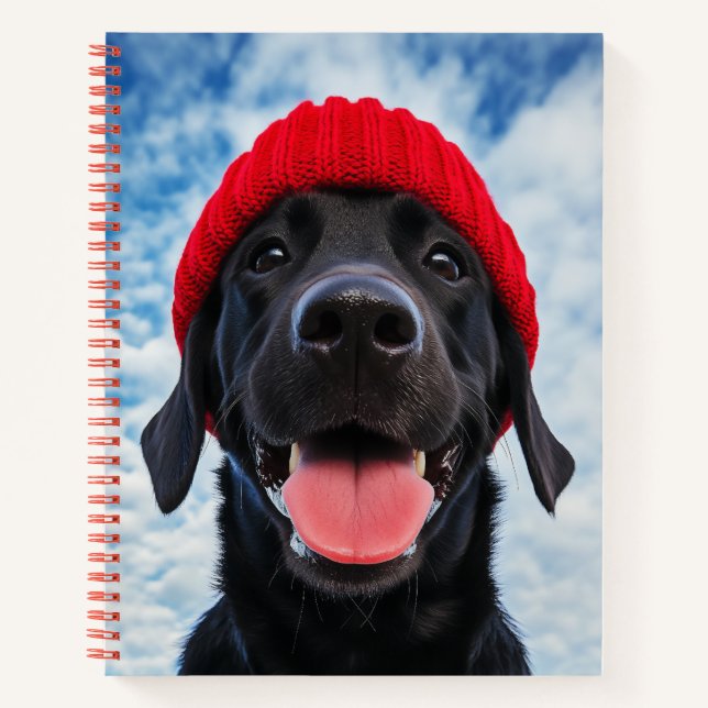 Happy Labrador in einer Roten Beanie Unter blauem  Notizbuch (Vorderseite)